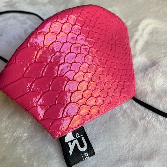 Fuchsia crocs glossy faux leather face mask. - Picture 1 of 4